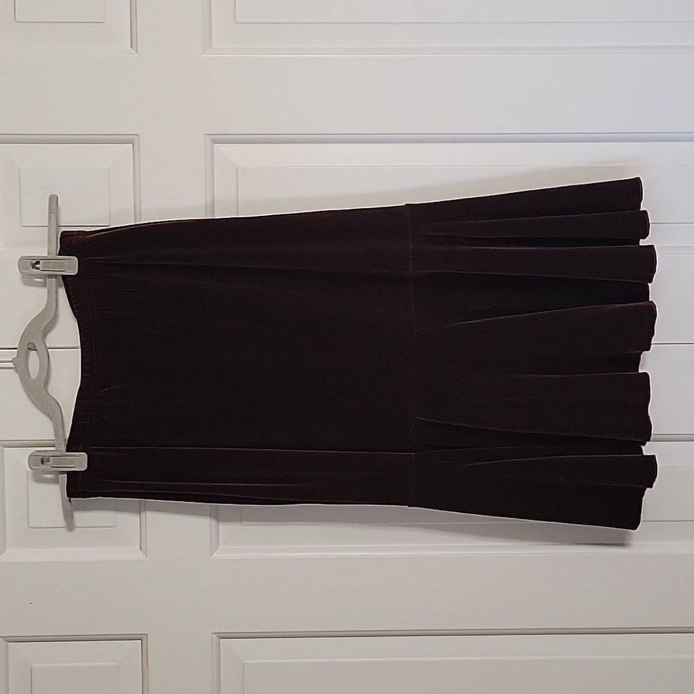Sno Skins womens chocolate brown velvet ruffled skirt sz xs
